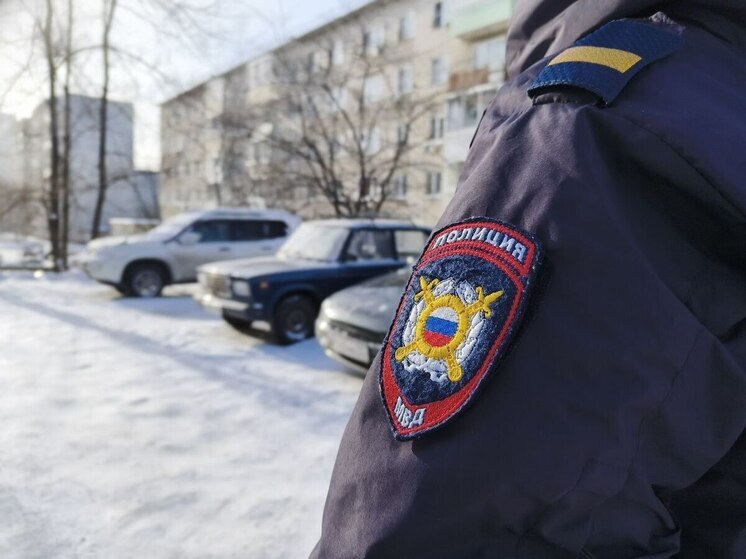Попался с поддельными правами водитель экскаватора-погрузчика в Хабаровске