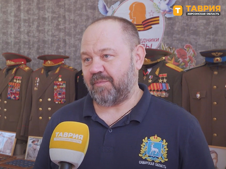 Игорь Кастюкевич организовал выставку госнаград в Геническе