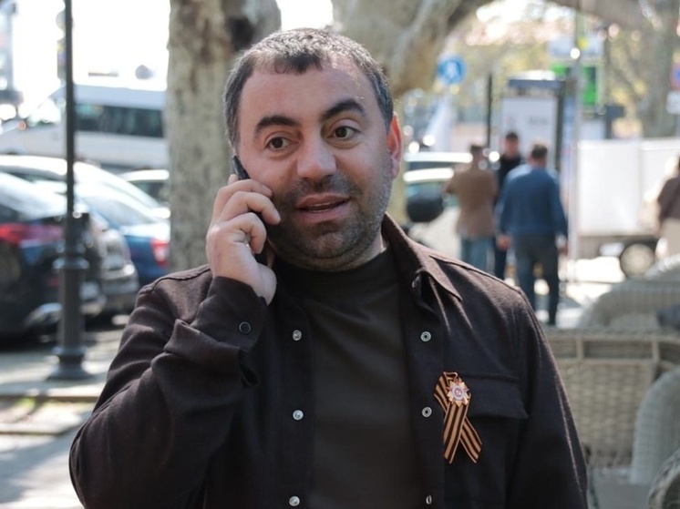 Сочинцам раздали уникальную газету к 80-летию Победы по инициативе политика Арменака Тозляна