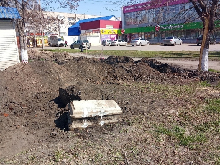 Надгробную плиту 1901 года нашли в Катайске при копке траншеи