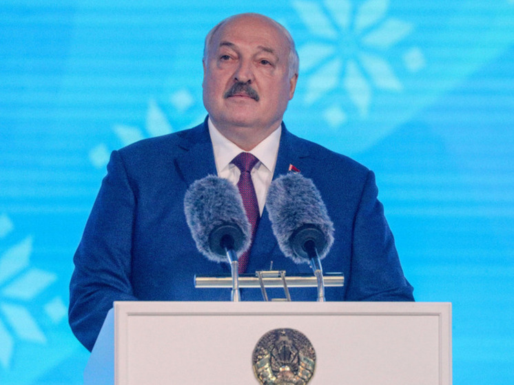 Лукашенко призвал Польшу и Литву "не беситься" из-за мигрантов