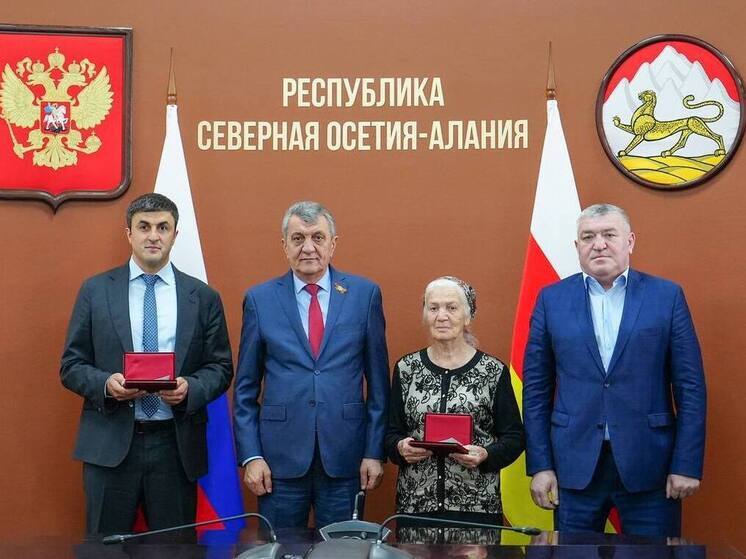 Меняйло передал Ордена Мужества родным героев, погибших на борту линкора «Новороссийск» в 1955 г.