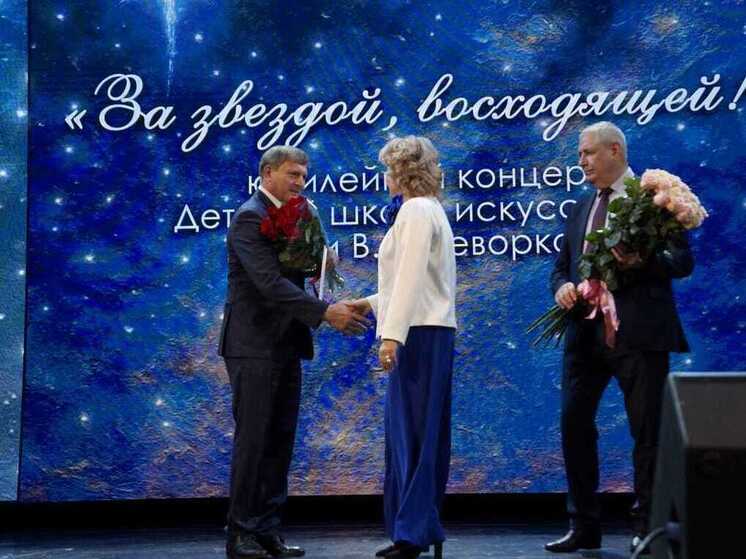 Депутаты ЗСК поздравили коллектив и учащихся детской школы искусств №4