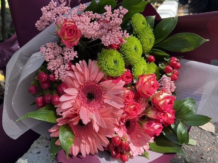 Волгоградцам рассказали, как отправить букет близким за границу