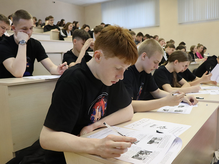 В Смоленской области «Диктант Победы» написали 4500 человек