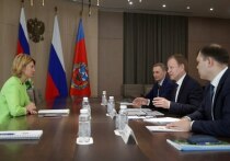 На днях в Москве состоялась рабочая встреча министра сельского хозяйства Оксаны Лут и губернатора Алтайского края Виктора Томенко, на которой обсудили результаты работы регионального АПК, меры государственной поддержки аграриев и планы по дальнейшему развитию отрасли