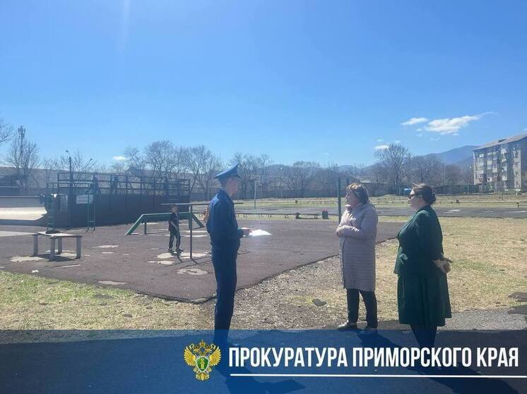 Разрушенный стадион «Локомотив» в Партизанске проверяет Прокуратура