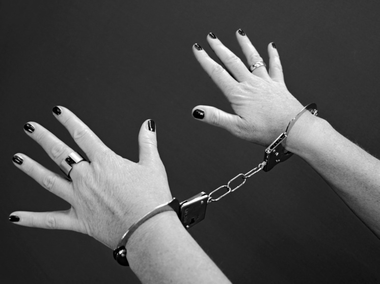 Хабаровчанам рассказали за какие долги они не смогут уехать в отпуск за границу