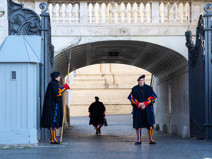 The specifics of the Vatican's Swiss Guard's work are explained