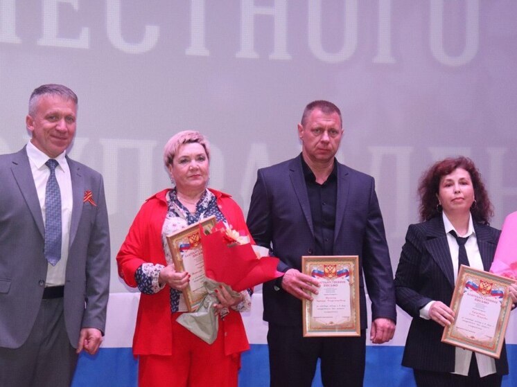 В Акбулакском районе отметили День местного самоуправления торжественным концертом