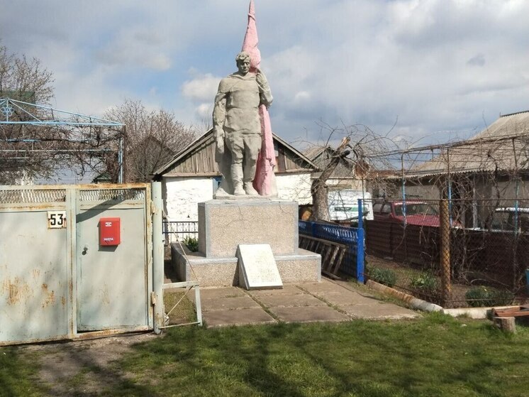 В Старобешевском округе отремонтировали дорогу к уникальному военному памятнику