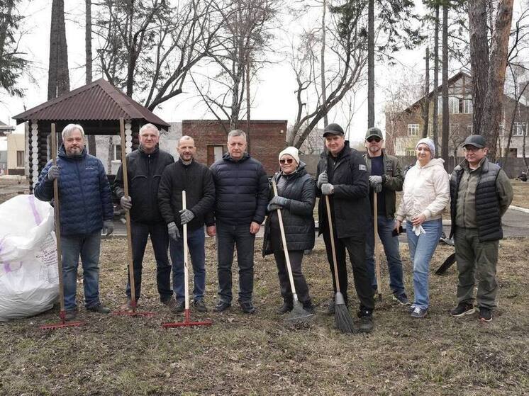 Во Всероссийском субботнике принял участие губернатор Приангарья Игорь Кобзев