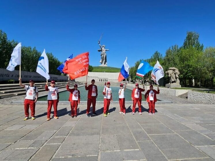 Делегация патриотического пробега «Факел Победы» из Якутии посетила Волгоград, чтобы почтить память героев Сталинграда
