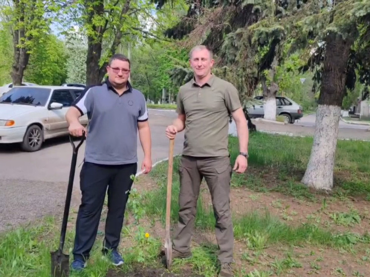 Министр спорта и туризма ДНР принял участие в субботнике в Шахтерске