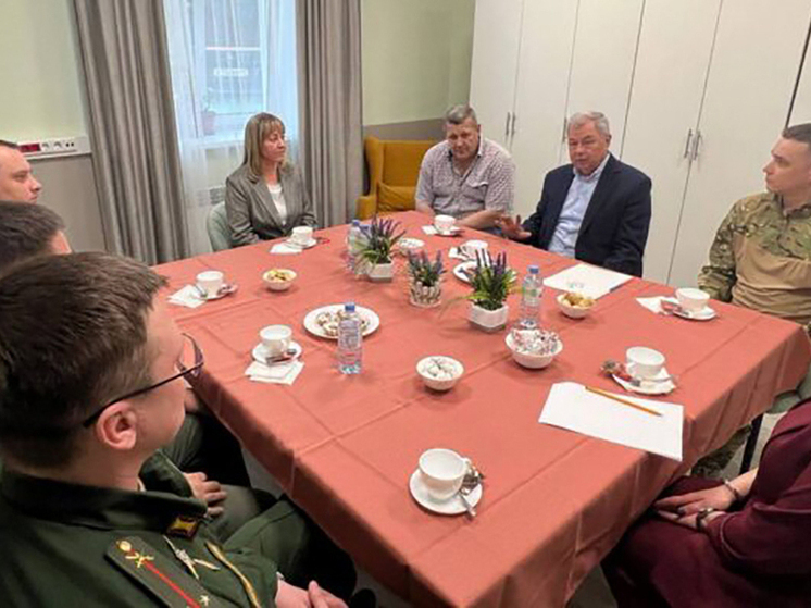 Сенатор Артамонов встретился с калужскими бойцами СВО
