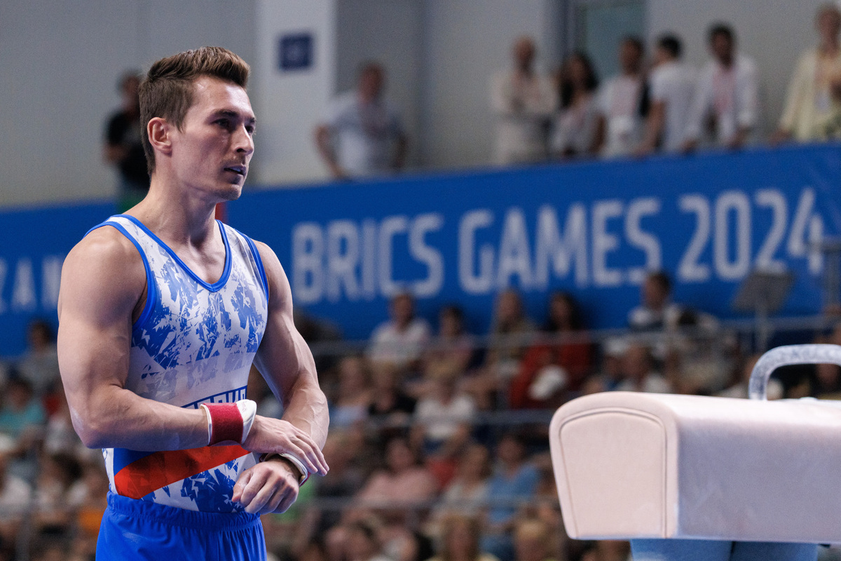 Гимнаст Белявский выиграл соревнования на коне на Кубке России