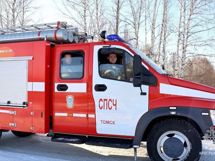 В Томске загорелся ЗИЛ-130 на Иркутском тракте