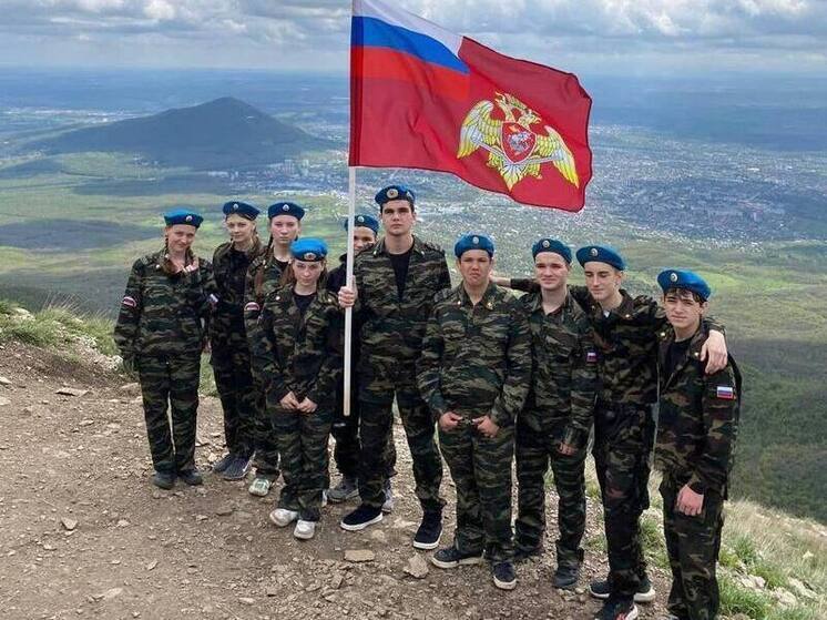 В Пятигорске состоялось массовое восхождение молодёжи на вершину Бештау