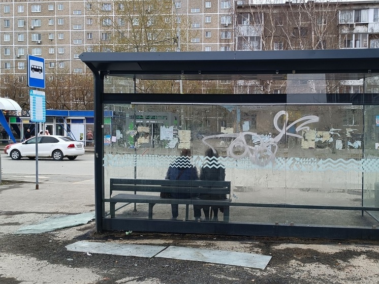 На Юго-западе в Екатеринбурге разгромили еще две новые остановки