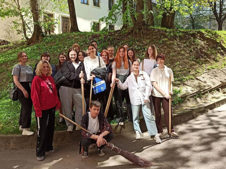 Студенты всех факультетов и офисов СмолГУ вышли на масштабный весенний субботник