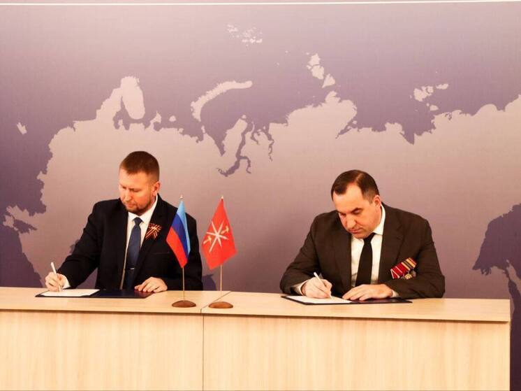 Парламенты восьми субъектов РФ подписали договор о сотрудничестве с Народным Советом ЛНР