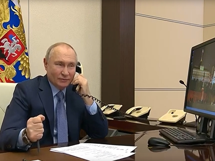 Путин по телефону поздравил командиров с освобождением Курской области