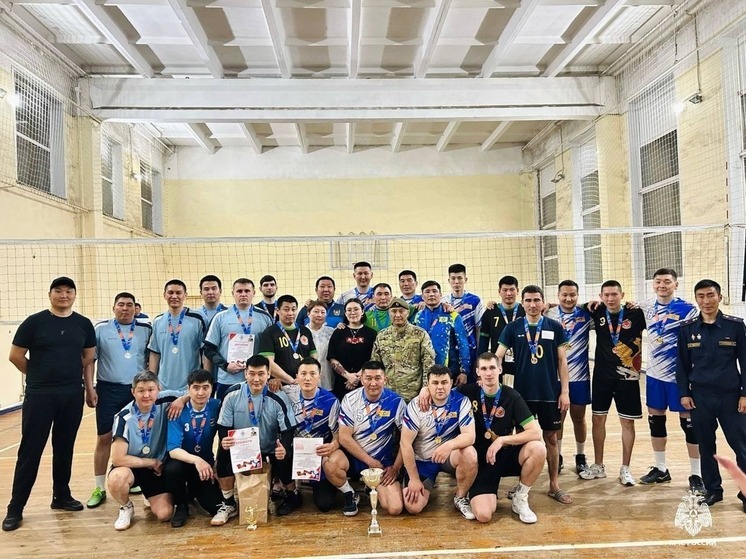 Спасатели Калмыкии заняли первое место в турнире по волейболу