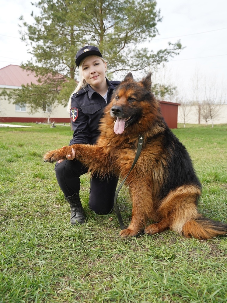 В липецкой полиции рассказали трогательную историю дружбы и службы кинолога и пса