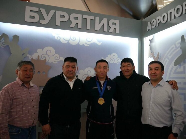 В аэропорту Улан-Удэ встретили чемпиона Европы по самбо Алдара Намсараева
