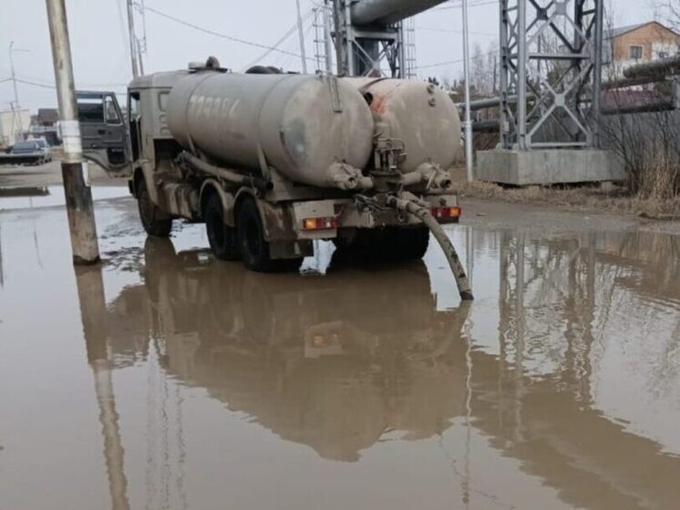 В Якутске за апрель откачали более 25 тысяч кубометров талой воды