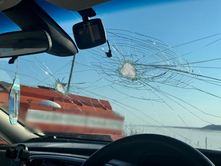 Разбил стекла на чужой машине из-за собственной обиды житель Хабаровского края