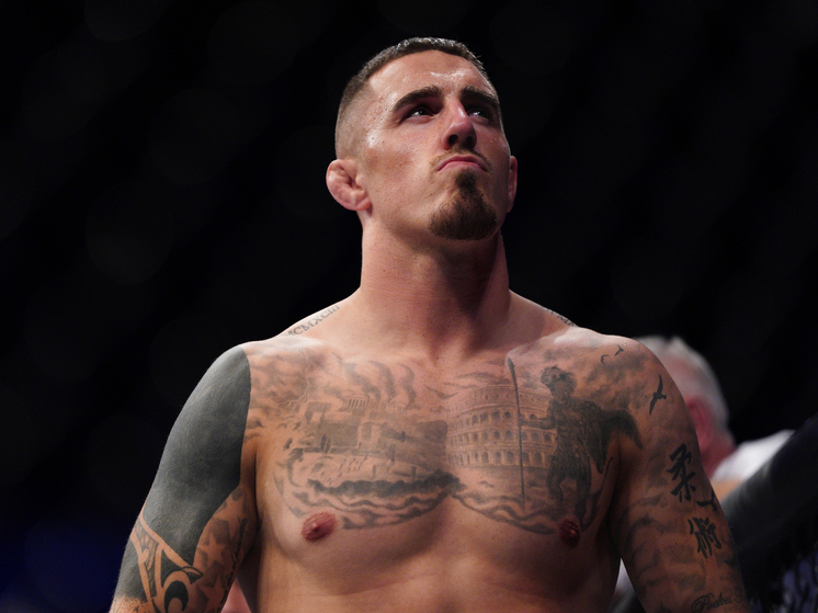 Отец временного чемпиона UFC в тяжелом дивизионе озвучил свое мнение по поводу возможного поединка сына с регулярным обладателем титула.