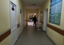 С наступлением теплых дней, работа в офисе и дома становится настоящим испытанием. В ход идут вентиляторы, открываются настежь окна и включаются кондиционеры. Именно с последними связано множество мифов. Люди считают их спасением от жары, другие — источником простуд. Врач-терапевт Цифровой клиники Страхового Дома ВСК Евгений Хайтович рассказал в интервью «МК в Великом Новгороде» действительно ли можно заболеть от кондиционера, и как минимизировать риски. 