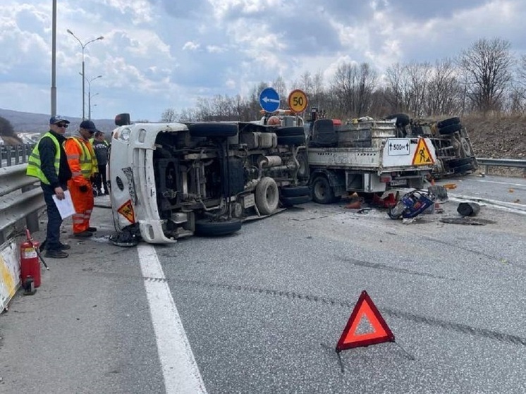 Тройное ДТП под Уссурийском: грузовики не поделили трассу «Хабаровск – Владивосток»