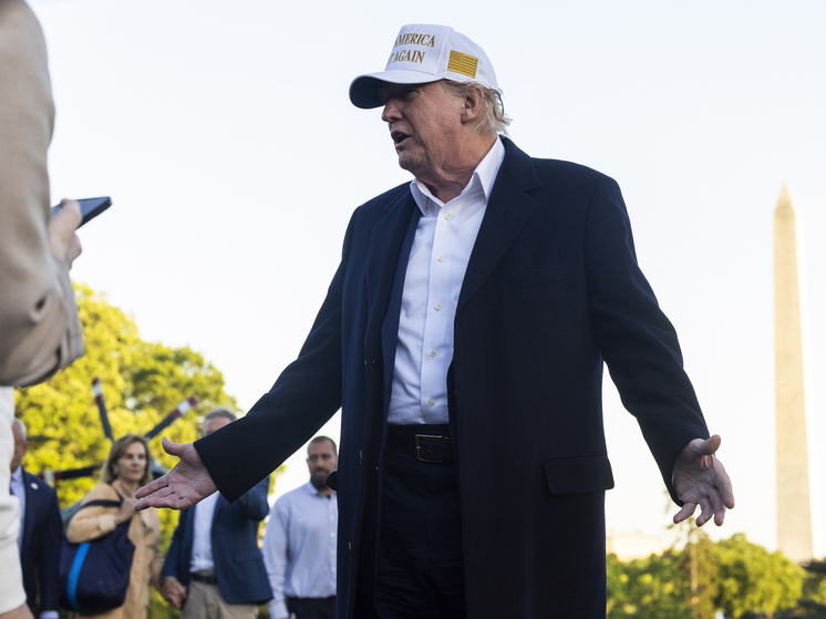 В первые 100 дней президентства рейтинг Трампа упал до исторического минимума