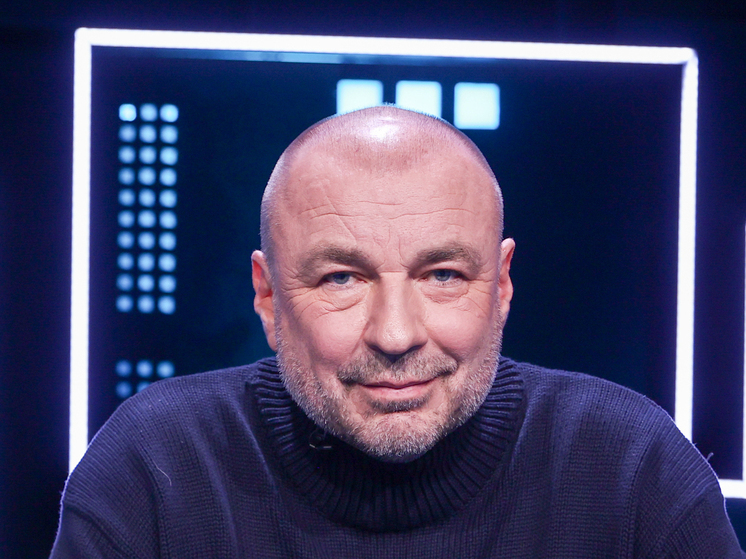 Заслуженный тренер России Александр Жулин рассказал, что ему запретили ехать с фигуристами его группы на отборочный турнир зимних Олимпийских игр 2026 года. У самого специалиста есть предположение, почему ему преградили путь. Свое мнение об этой ситуации в эксклюзивном комментарии "МК-Спорт" высказала заслуженный тренер СССР Татьяна Тарасова