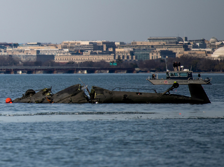  Пилот столкнувшегося с самолетом в Вашингтоне вертолета проигнорировал указания