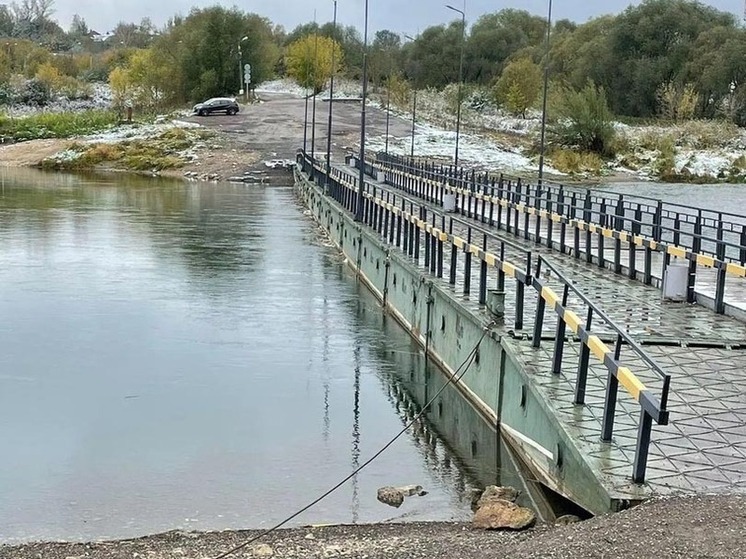 Понтонный мост в Калуге готовят к открытию