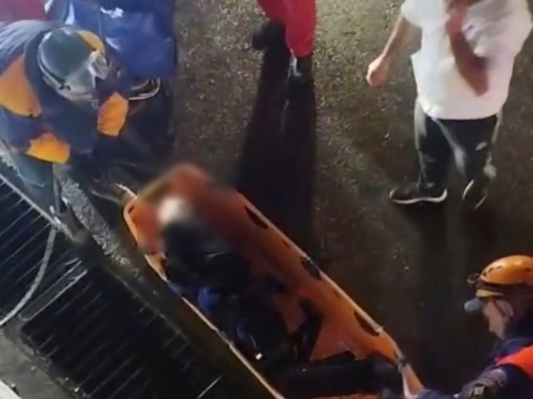 МЧС: сочинец упал в канал со сточными водами с 3-метровой высоты