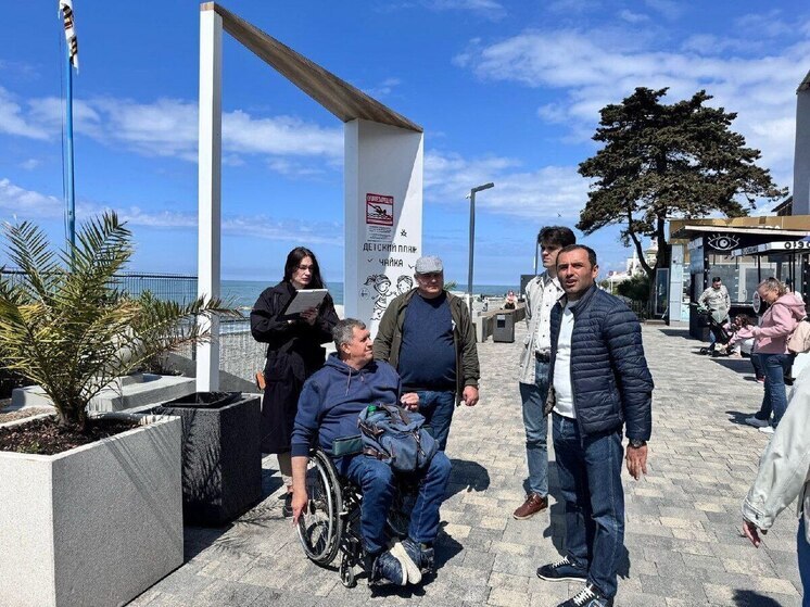 В Сочи провели мониторинг пляжей для маломобильных граждан