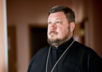 Более 20 лет протоиерей Алексей Понкратов, клирик губкинского храма Святого апостола Иакова, брата Божия, водит подростков в байдарочные походы