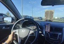 Поездки на дачу являются значительной нагрузкой на машину, ведь хозяева плотно набивают багажник вещами, несмотря на то, что порой вынуждены ехать по бездорожью. Как подготовить автомобиль к сезону, рассказал руководитель автосервиса FIT SERVICE «Павелецкая» Александр Гоман, пишет «Лента.ру».