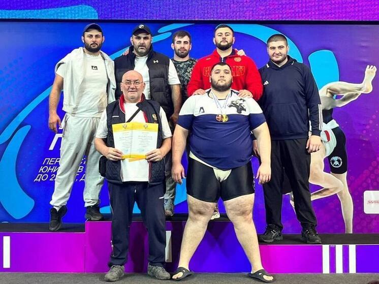 Два осетинских сумоиста выиграли трофеи чемпионата и первенства России