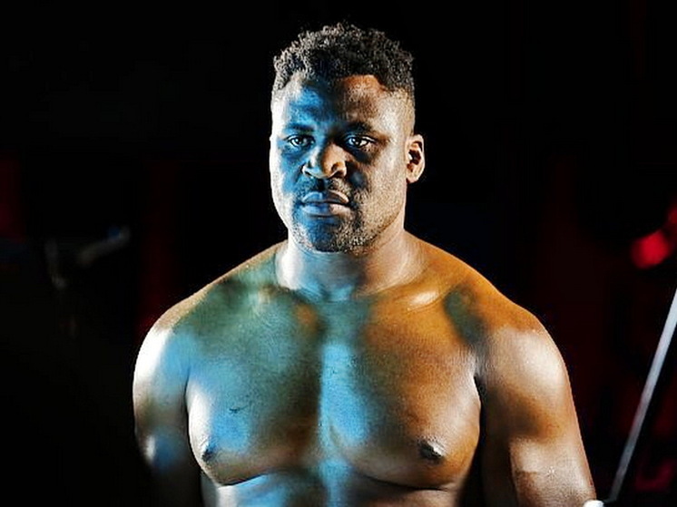 Бывший чемпион UFC Нганну насмерть сбил девушку, управляя мотоциклом в Камеруне