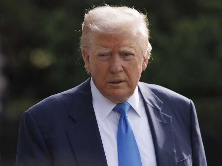 The Atlantic: советники Трампа выполняют поручения только со второго раза