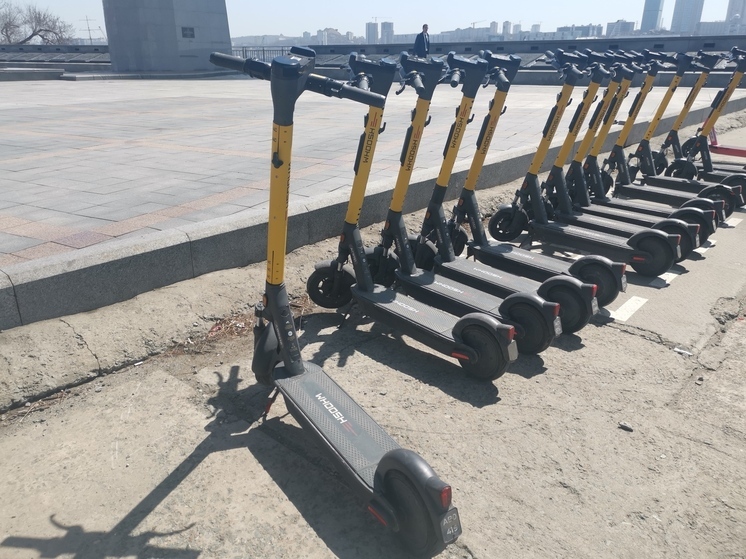 Родителей будут штрафовать за катание детей на электросамокатах в Приморье