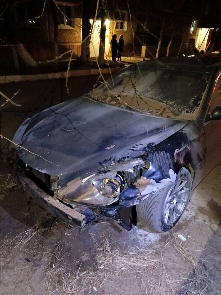  Житель Бурятии из мести поджег Lexus и разбил битой задние стекла