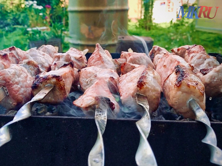 Калужан научили определять некачественный маринад для шашлыка