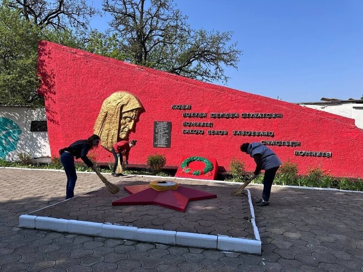 В ДНР в рамках субботника привели в порядок 150 мемориалов и мест воинской славы