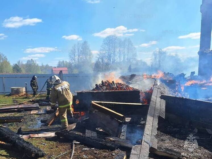 Калужские спасатели ликвидировали 16 пожаров и четыре ДТП за сутки